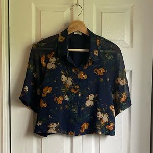 Wilfred Henrietta Cropped Short Sleeve Button Down (dark blue floral)